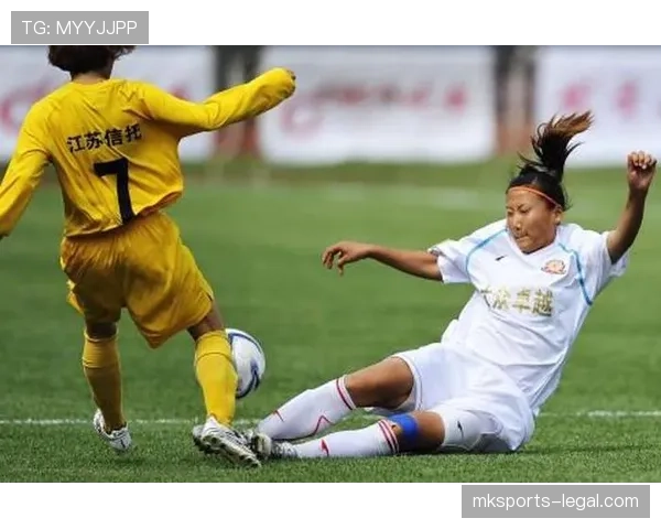 铲球规则以触球先后与危险性决定犯规与处罚