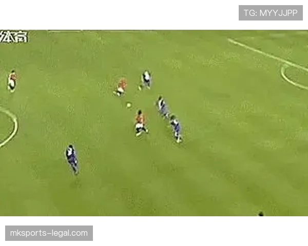 接管禁区大罗前锋盘带突破近期回暖较巅峰更稳